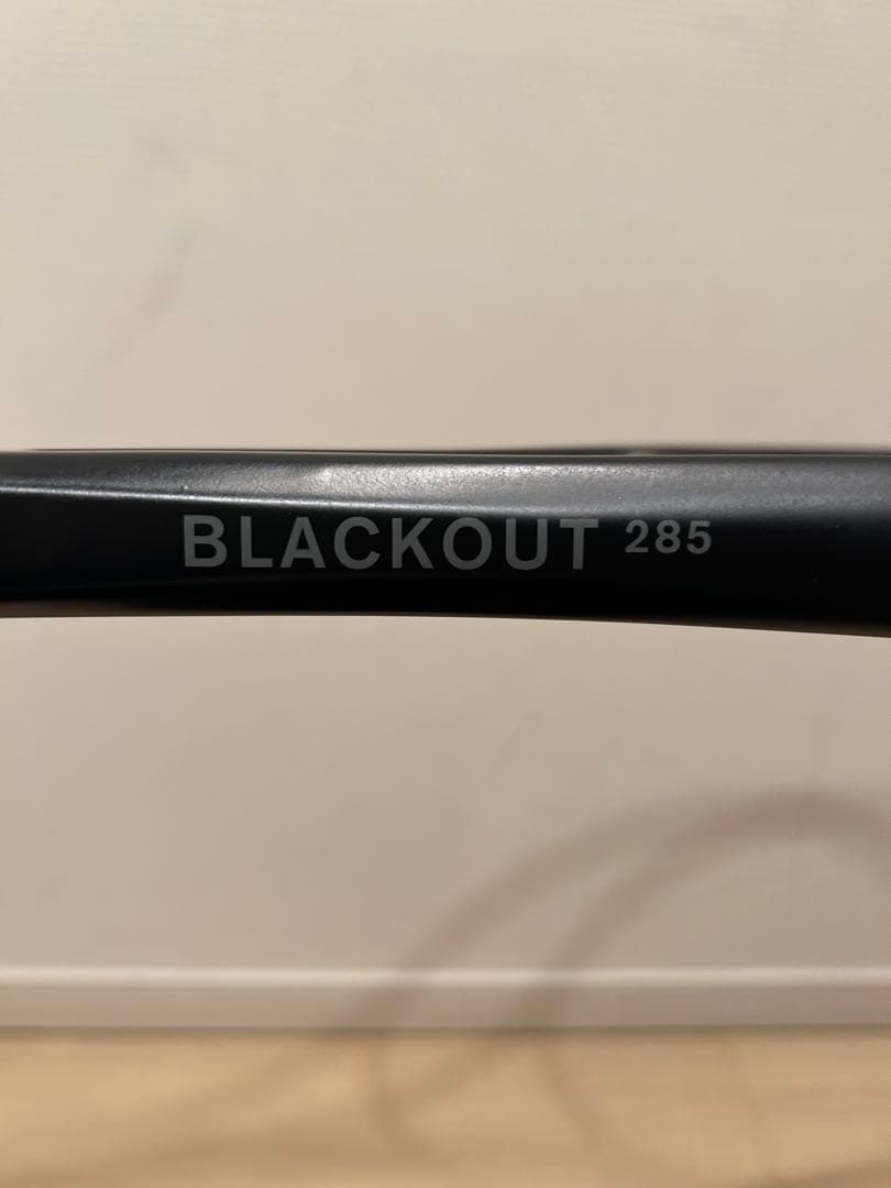 【Ai】テニスラケット　SOLINCO BLACKOUT 285