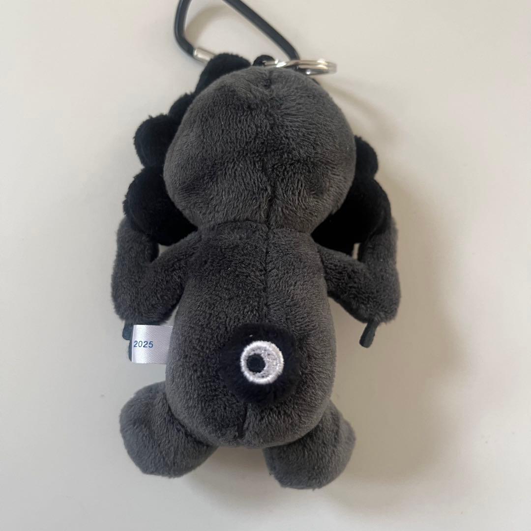 黒ミャクミャク 座り カラビナ付きキーホルダー