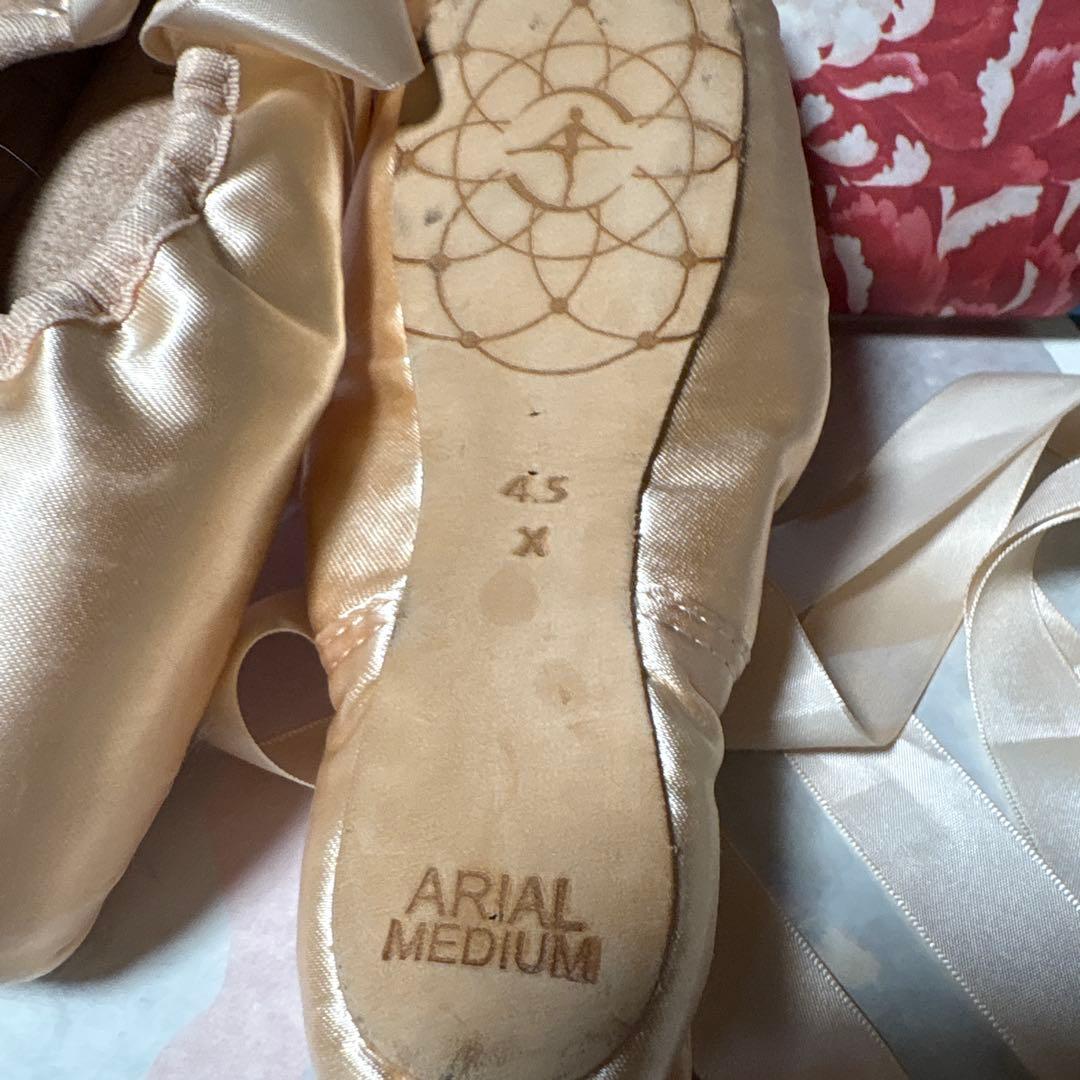 トゥシューズ ウェアモア サイズ4.5 X Arial Medium