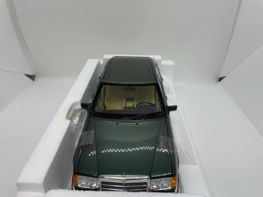 304-055 ノレブ 1/18 メルセデスベンツ 230 E 1990