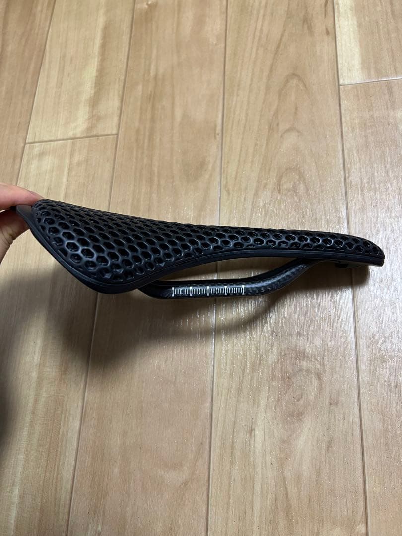 新品 カーボン 3D プリント サドル 軽量 169g