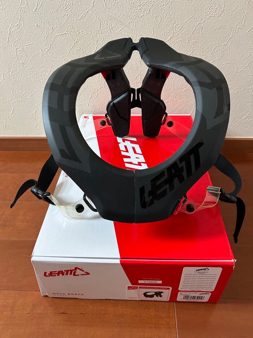 新品未使用　LEATT Neck Brace DBX 3.5 カーボン　DH