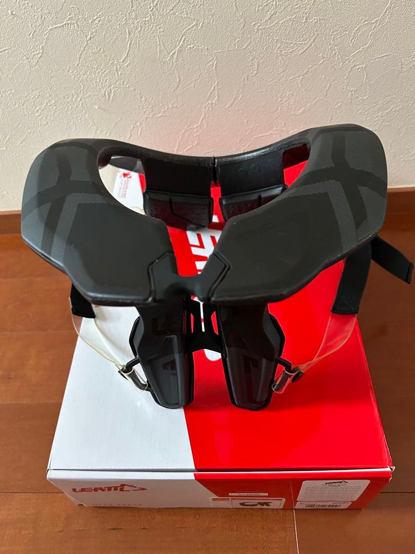 新品未使用　LEATT Neck Brace DBX 3.5 カーボン　DH