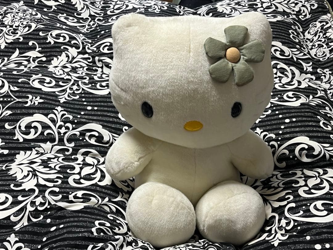 ハローキティ 大きめぬいぐるみ 花付き