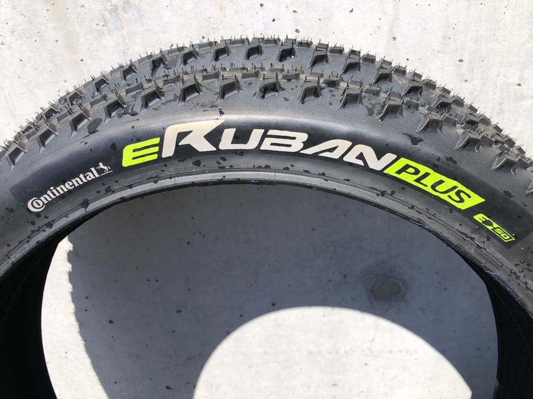 Continental ERuban Plus 20’’ x 2.4 2本セット