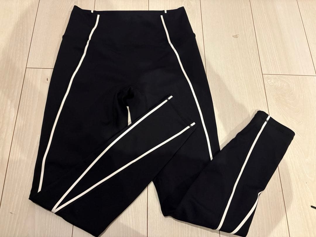 美品【SUKALA】 カラーラインレギンス ヨガレギンス　Mサイズ