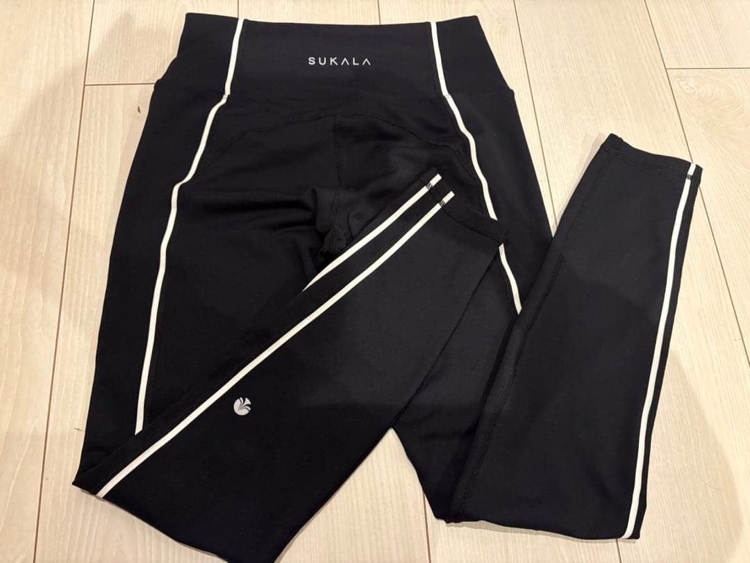 美品【SUKALA】 カラーラインレギンス ヨガレギンス　Mサイズ