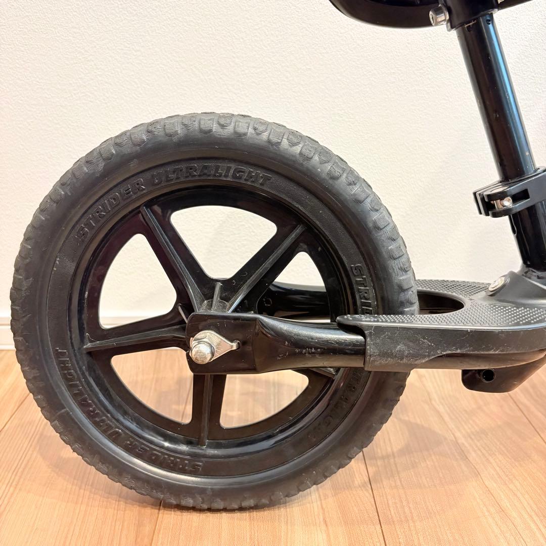 STRIDER！ストライダー12インチブラック黒バランスバイクスポーツモデル