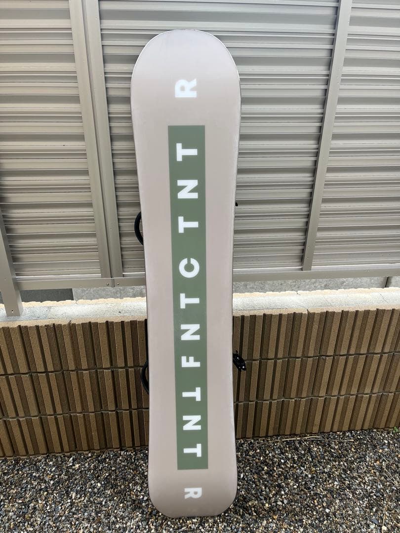 スノーボードFNTC TNTR 153cm、FLUX PR ビンディング付き