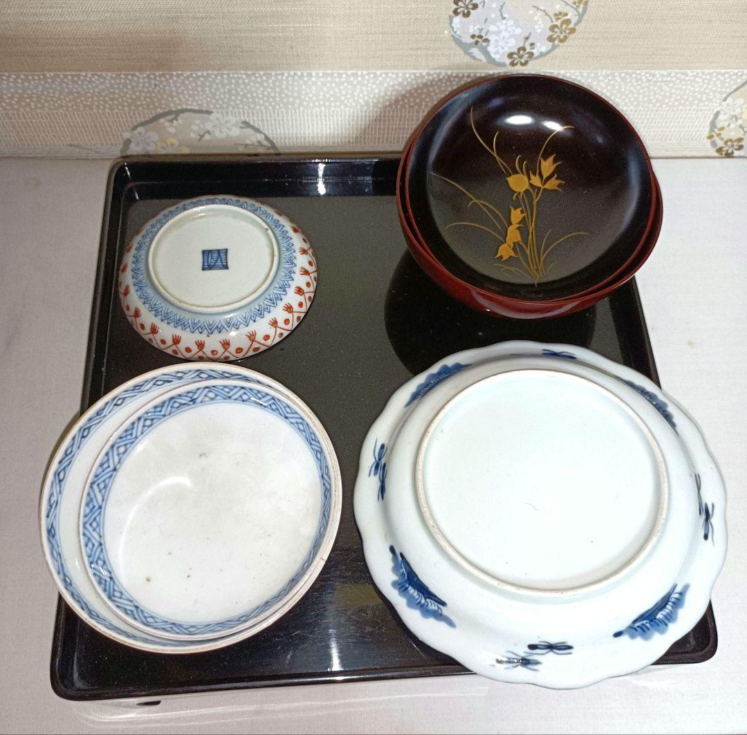御膳セット(黒塗御膳1.椀1.金蒔絵吸物椀1.色絵小皿1.中皿1.)
