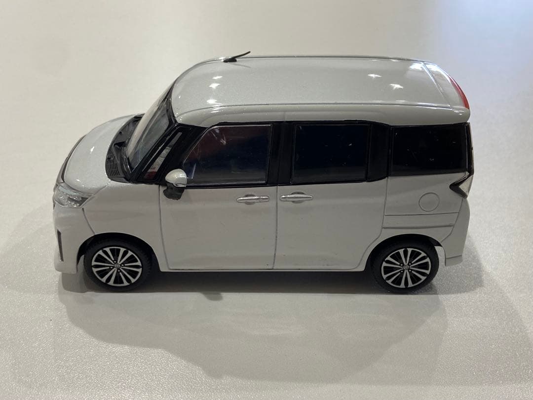 1/30 トヨタ　ルーミー　カラーサンプル　非売品　ミニカー　ホワイトパール