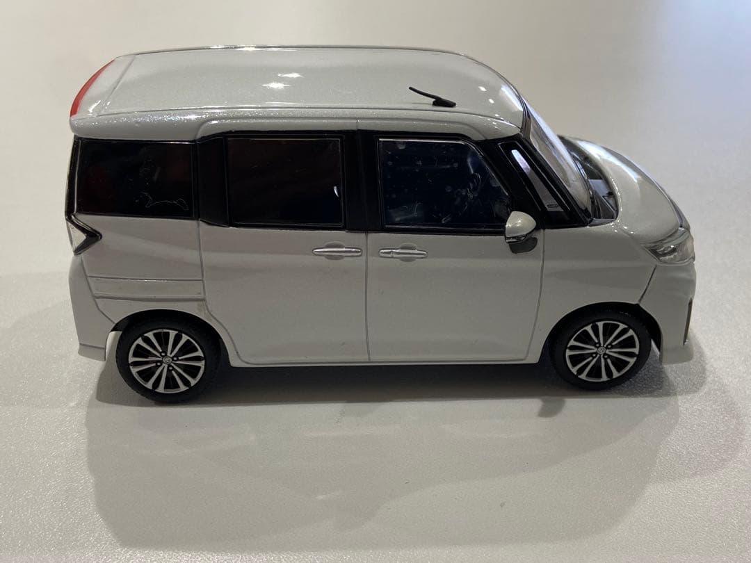 1/30 トヨタ　ルーミー　カラーサンプル　非売品　ミニカー　ホワイトパール