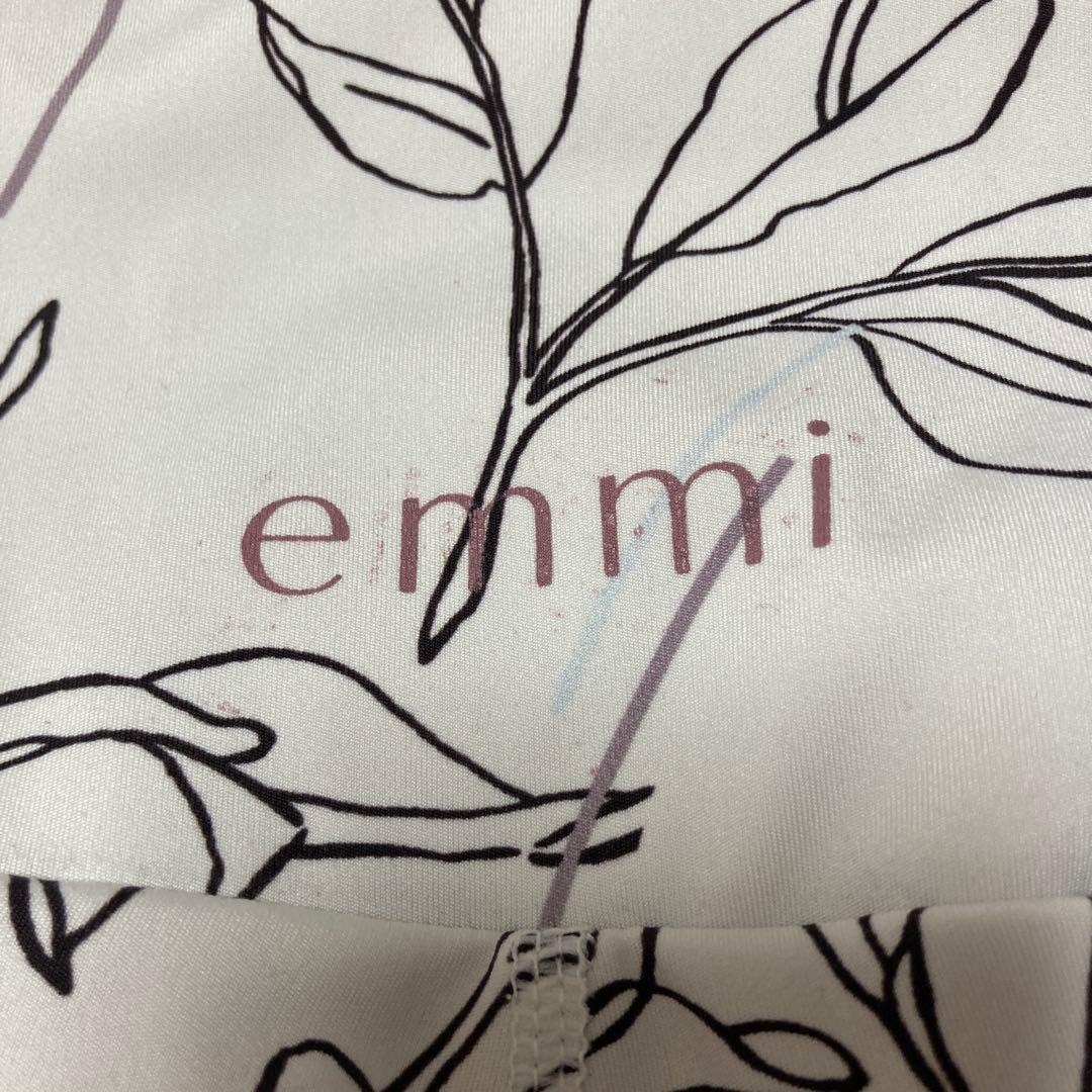 未使用★emmi yoga エミヨガ フラワー レギンス　ホワイト　サイズ0