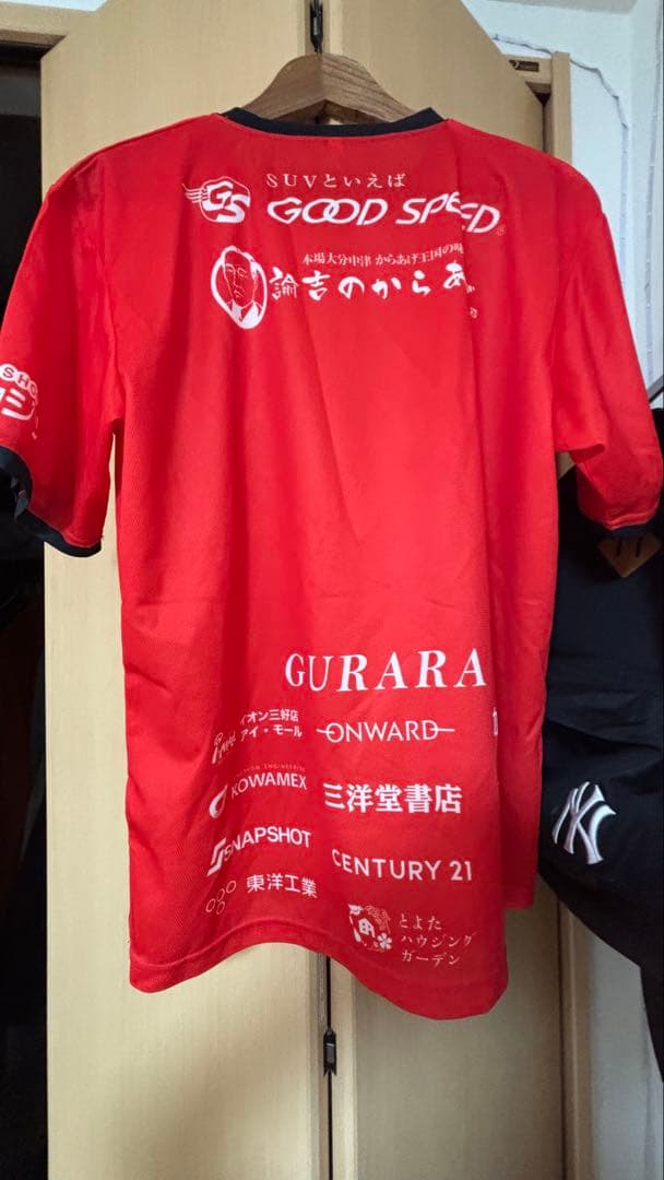サッカーシャツ 赤 稲垣祥サイン入り