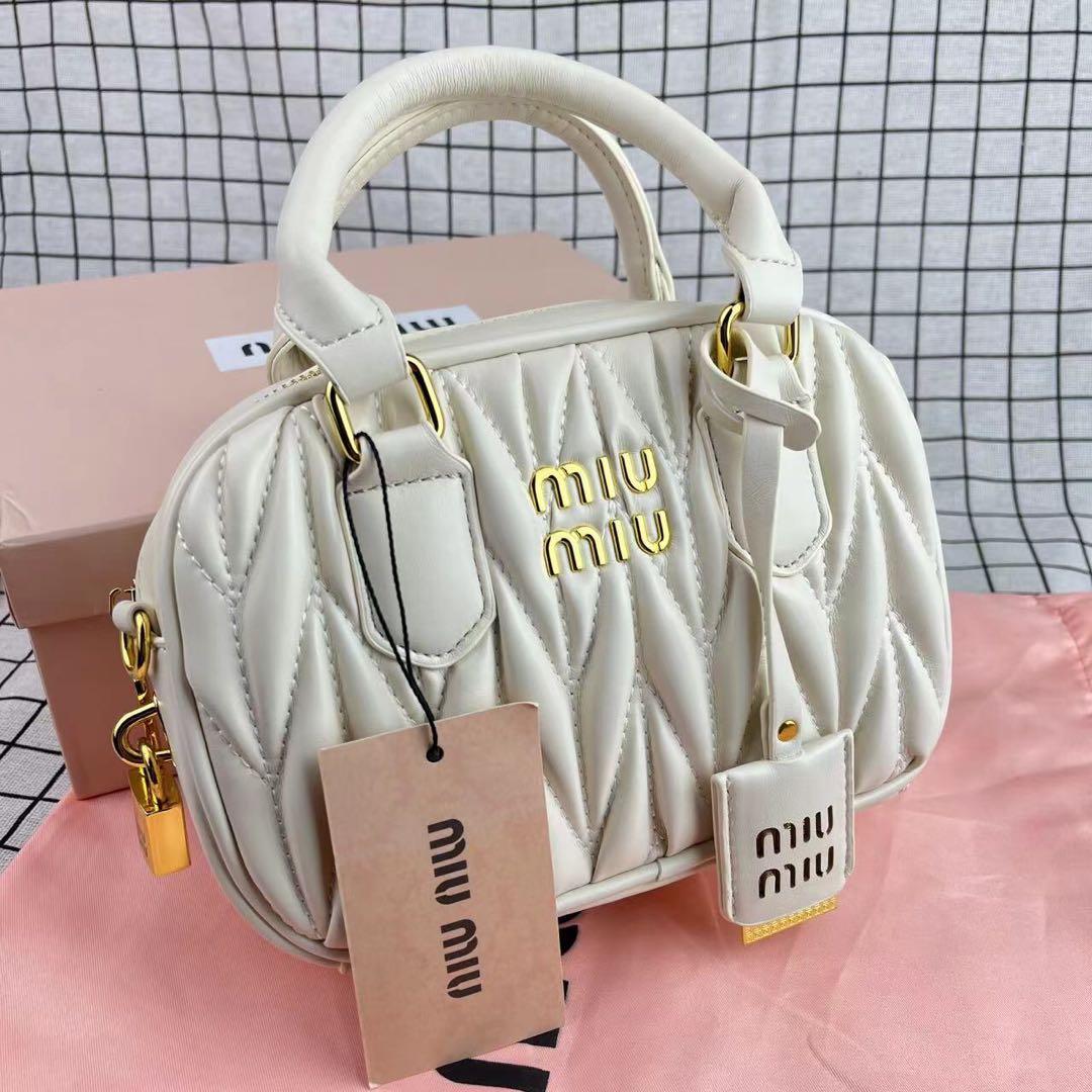 ノベルティ MIU MIU ‎ミュウミュウボウリングバッグ ハンドバッグ