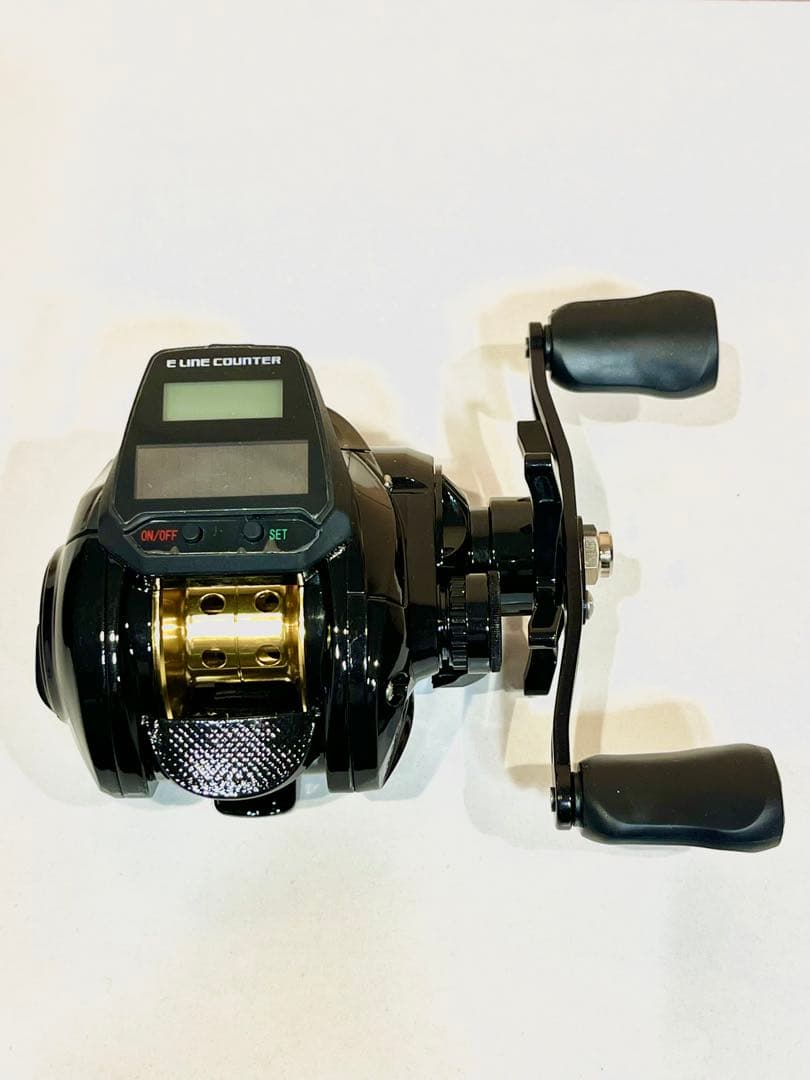 ベイトリール ラインカウンター付　デジタルディスプレイ搭載　ソーラー充電可　釣り