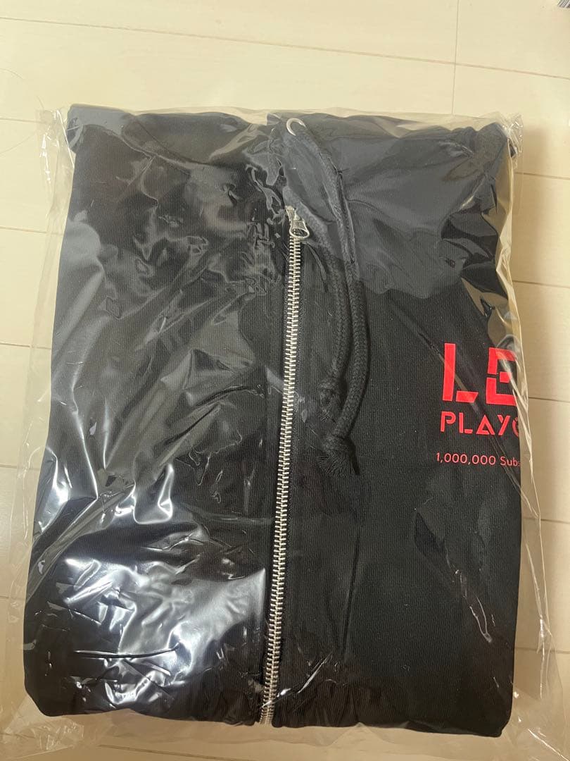 山田涼介　LEOの遊び場パーカー