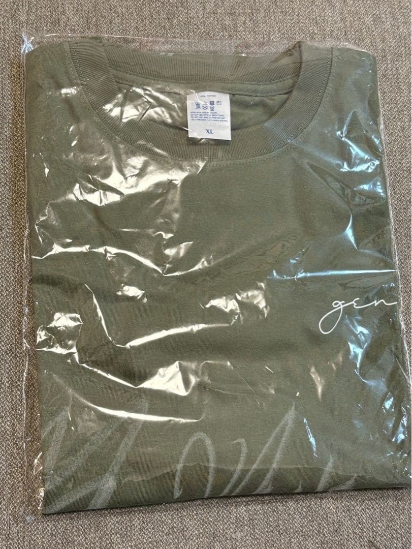 GENIC メンバー直筆サイン入り　Tシャツ カーキ XL