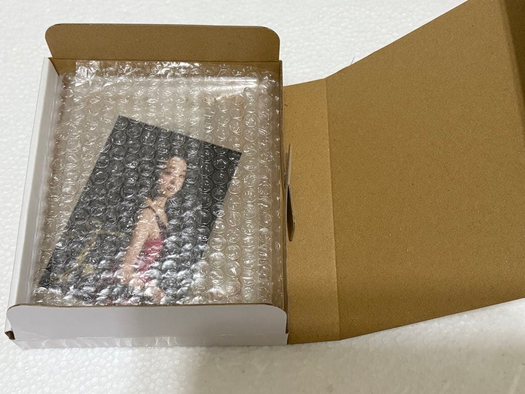 新品未使用 浅田真央Everlasting33直筆サイン入り写真とフォトフレーム