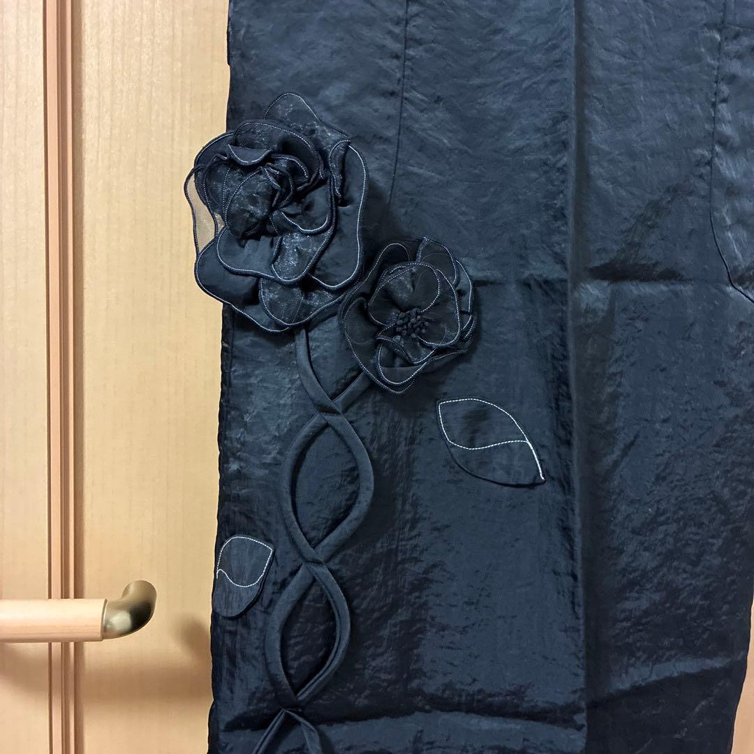 princi pessa 黒い花の装飾付きエプロン