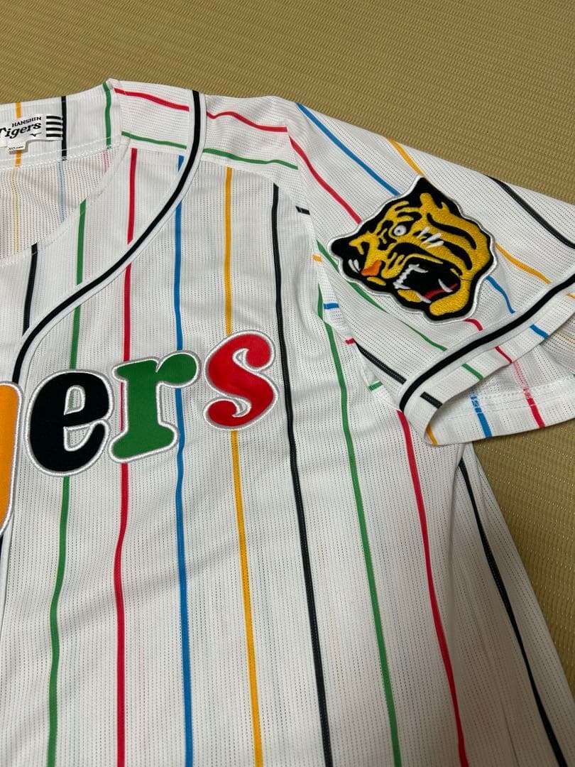 阪神タイガース　ユニフォーム カラフルタテジマXOサイズ　デザインジャージ