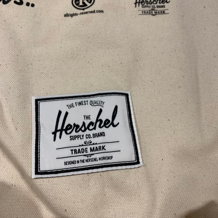 kaws holiday japan herschel 寝袋　トート