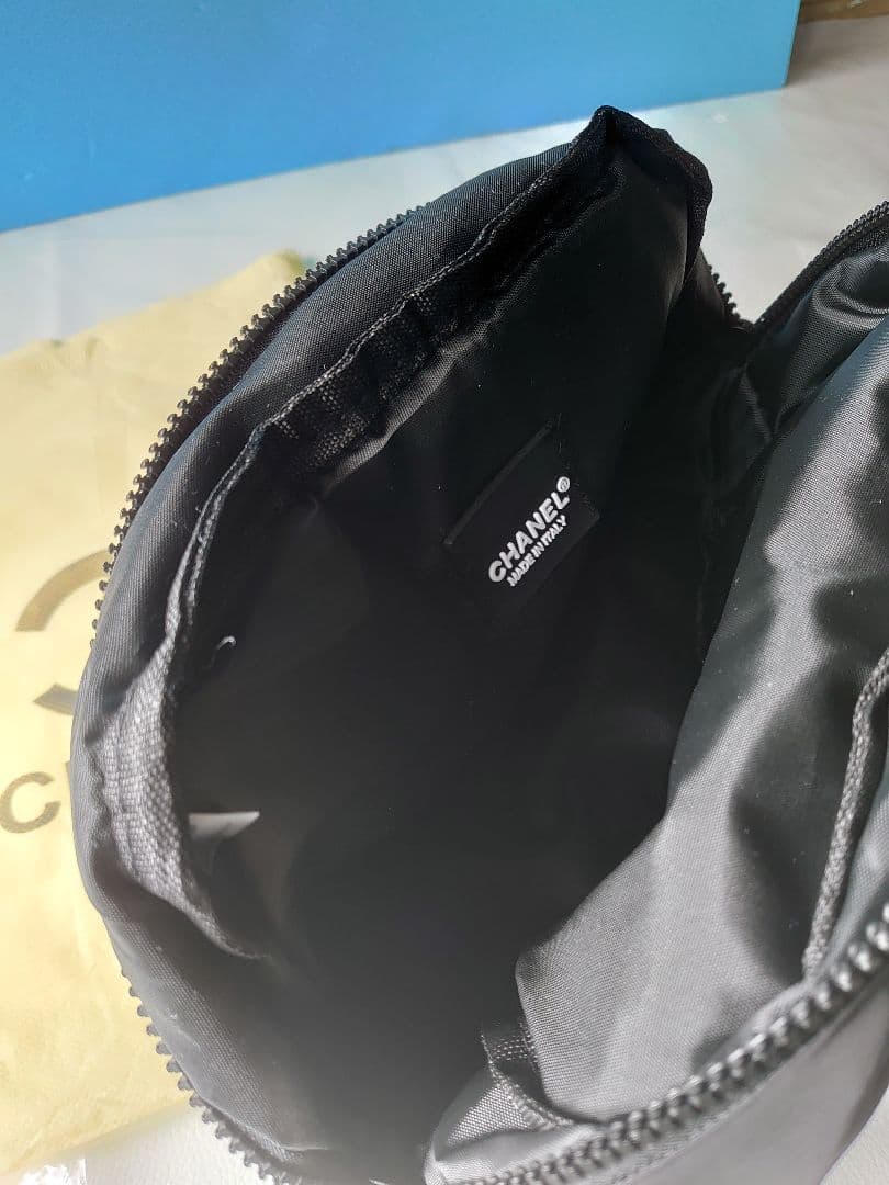 CHANEL　ノベルティ　ジッパー可愛いココマーク ブラックバック　チャーム付