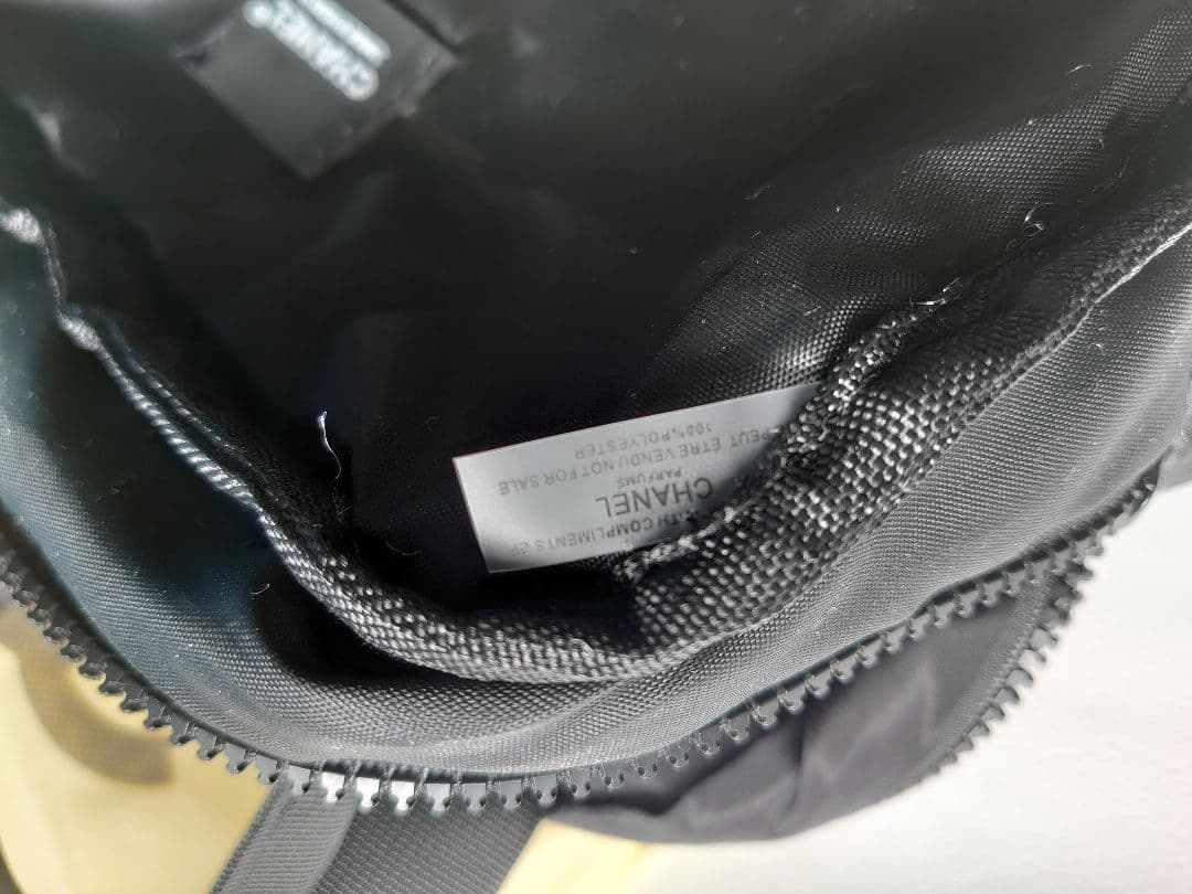 CHANEL　ノベルティ　ジッパー可愛いココマーク ブラックバック　チャーム付