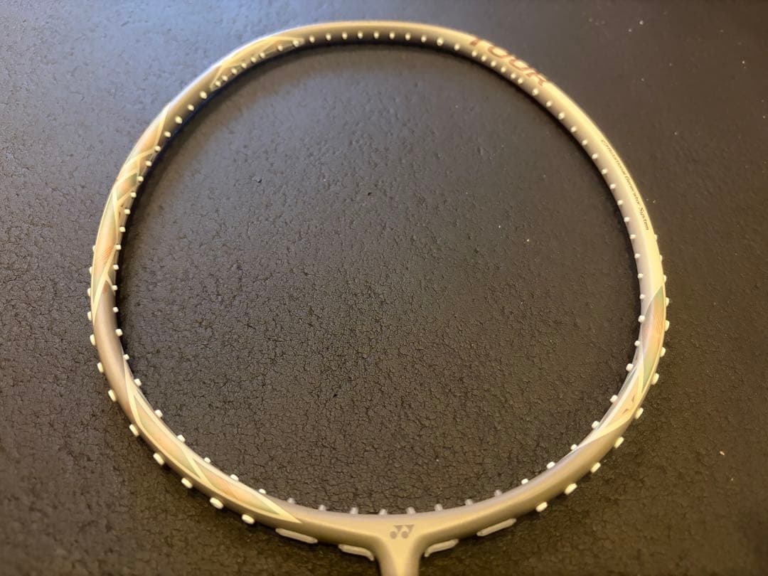 【数量限定】YONEX アストロクス77ツアー 4U5 ライトベージュ