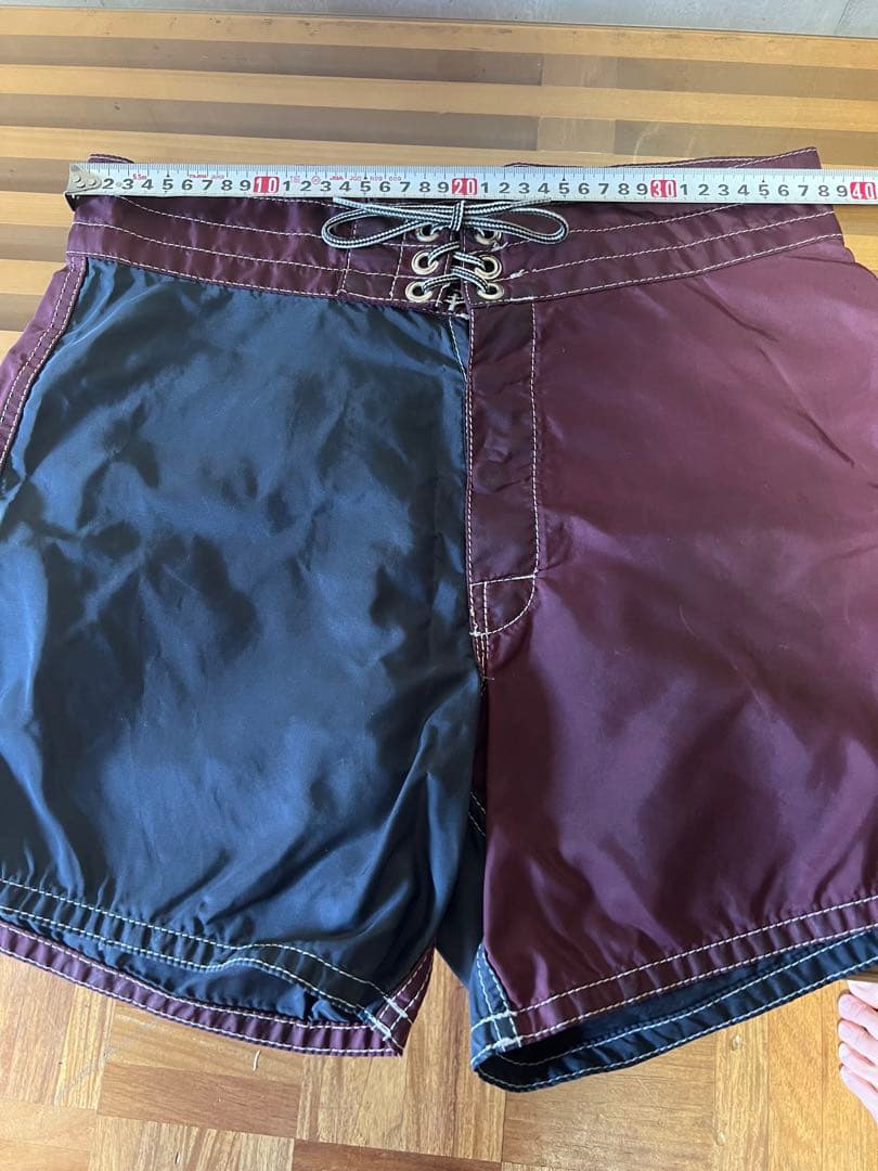 バードウェルサーフパンツ 黒とワインレッド310シリーズです。