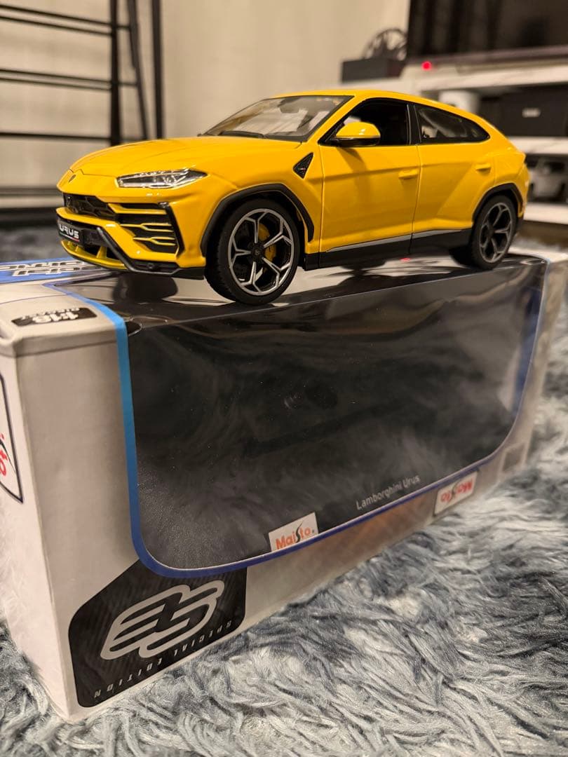最終値下げですLamborghini Urus 1/18