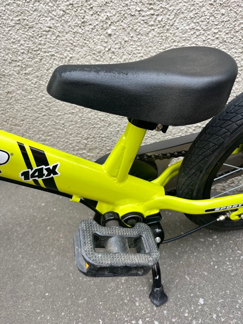 STRIDER 14X　ストライダー　ライムイエロー　ペダルキット・スタンド付き
