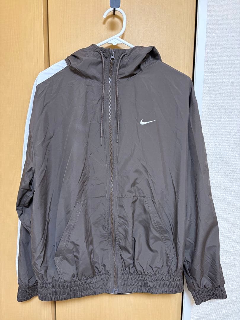 NIKE WSNSWエッセンシャルUVウーブンフーディJK