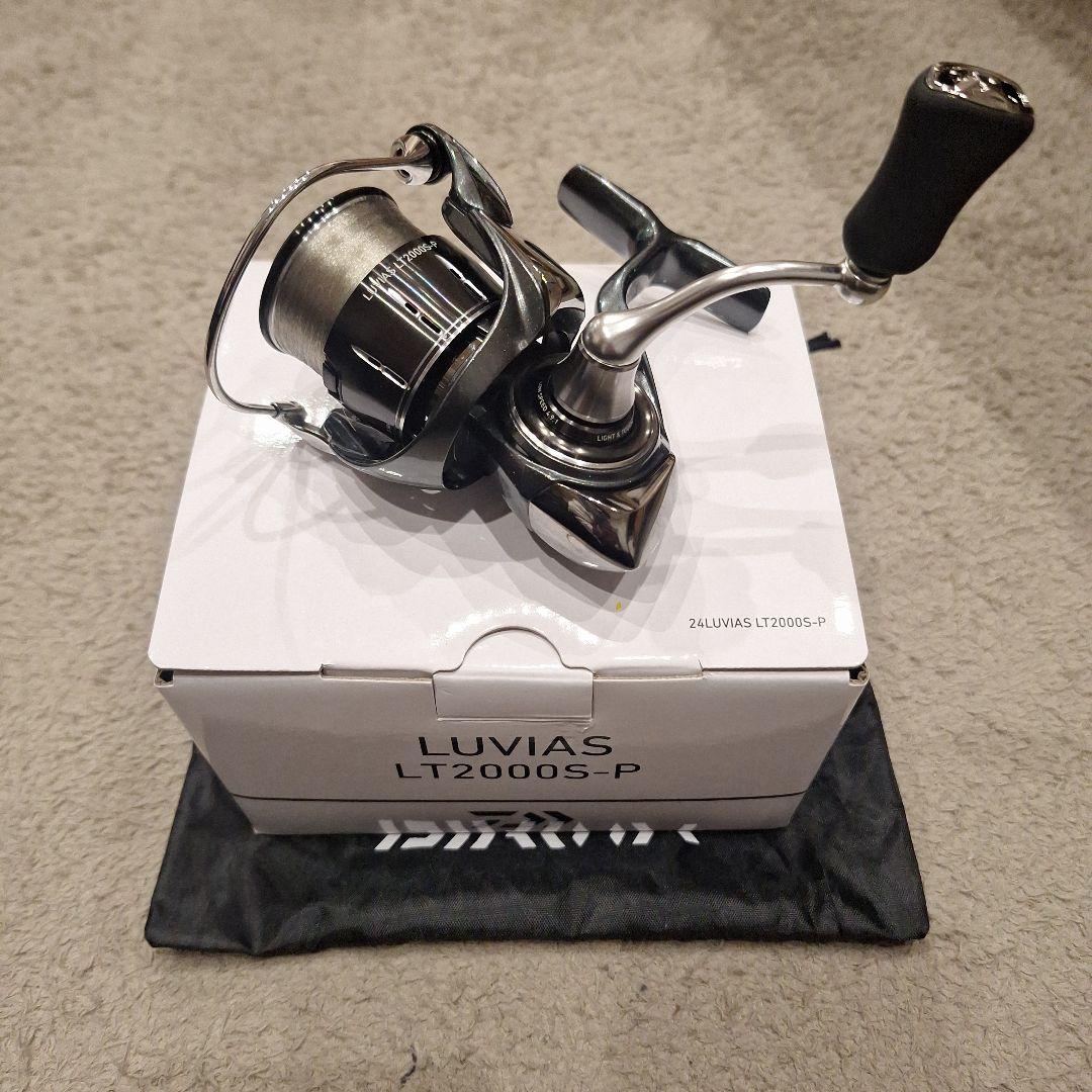 美品　24 LUVIAS LT2000S-P スピニングリール　使用2回です。