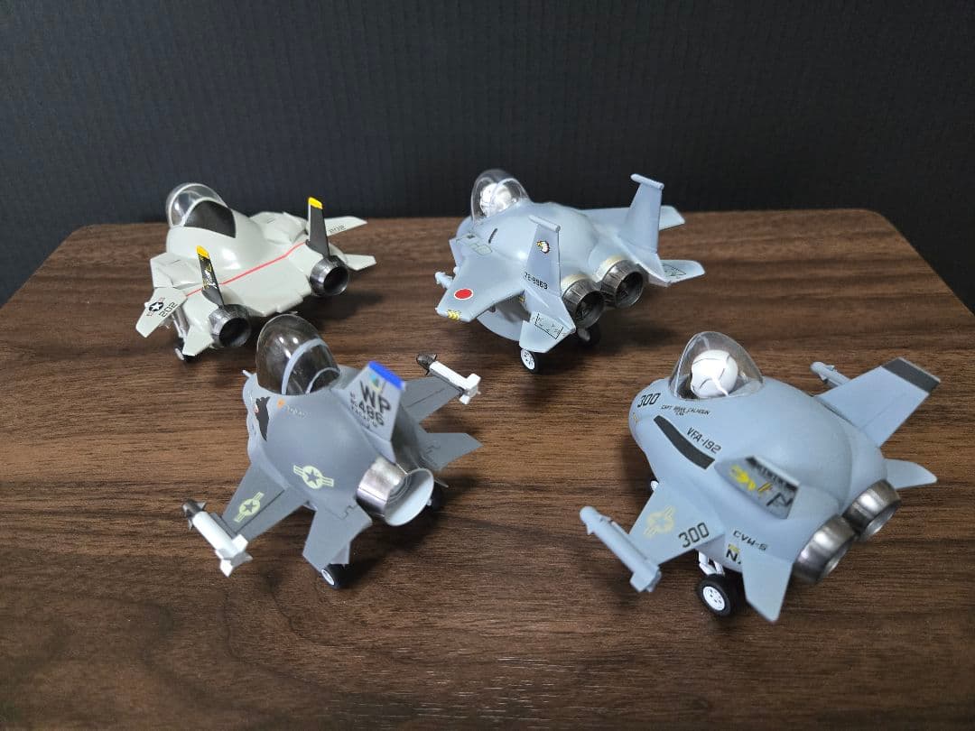 たまご飛行機プラモデル完成品四機セット