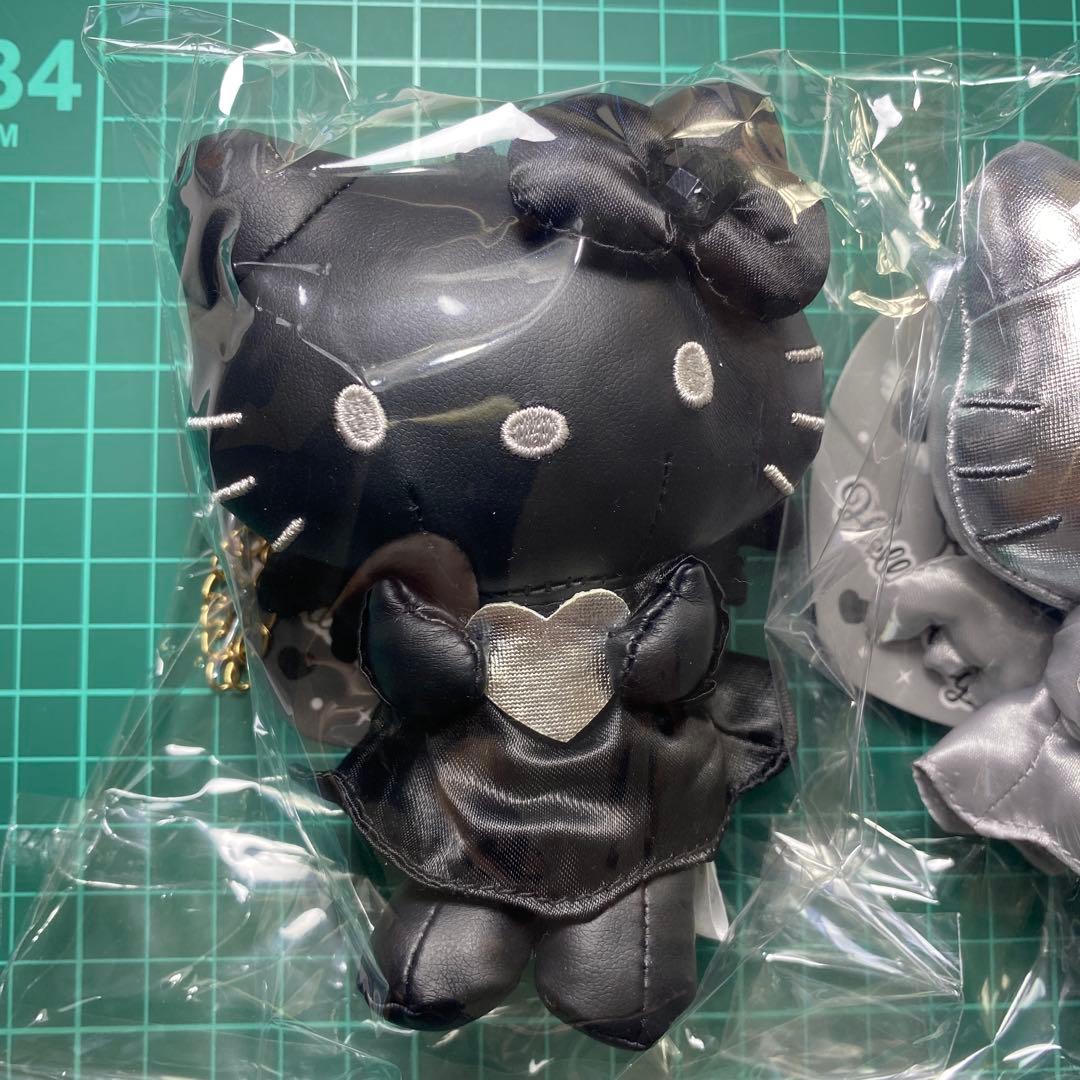 ハローキティ ぬいぐるみキーホルダー 黒と銀