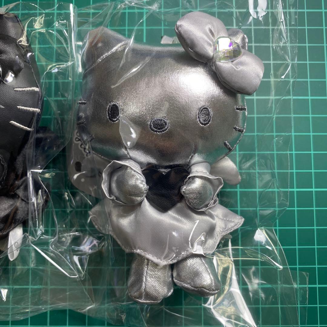 ハローキティ ぬいぐるみキーホルダー 黒と銀