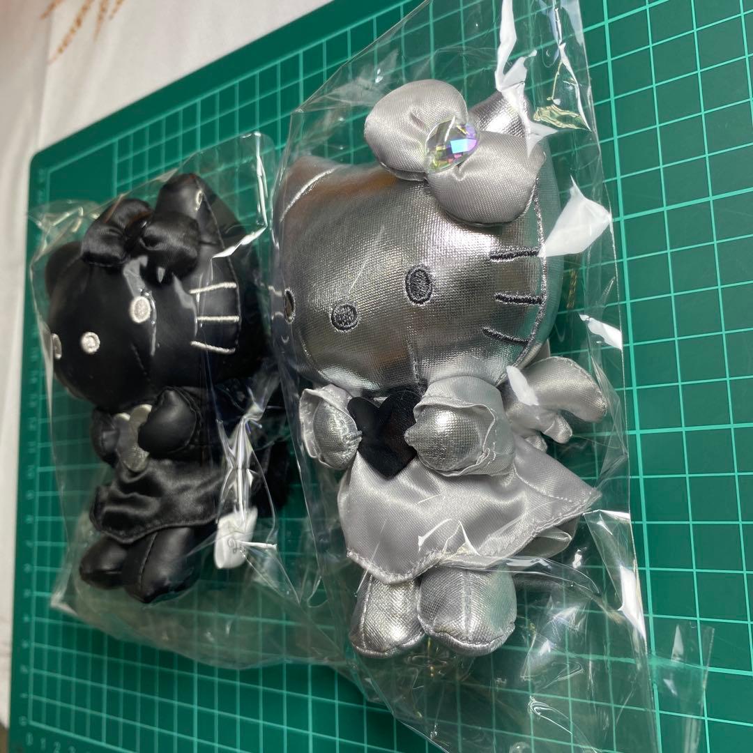 ハローキティ ぬいぐるみキーホルダー 黒と銀