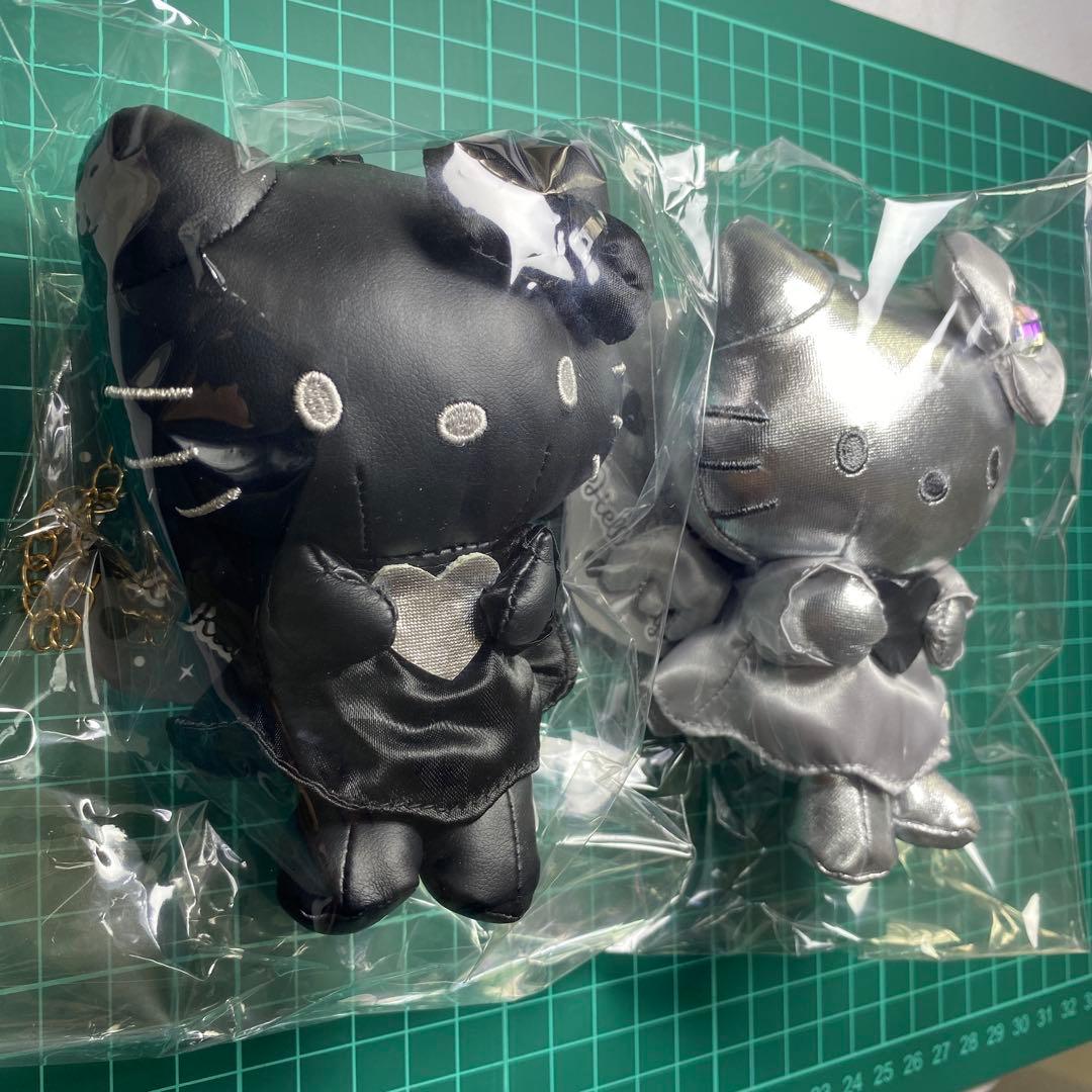 ハローキティ ぬいぐるみキーホルダー 黒と銀