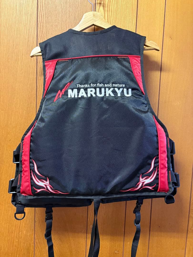 マルキュー　フローティングベストLサイズ