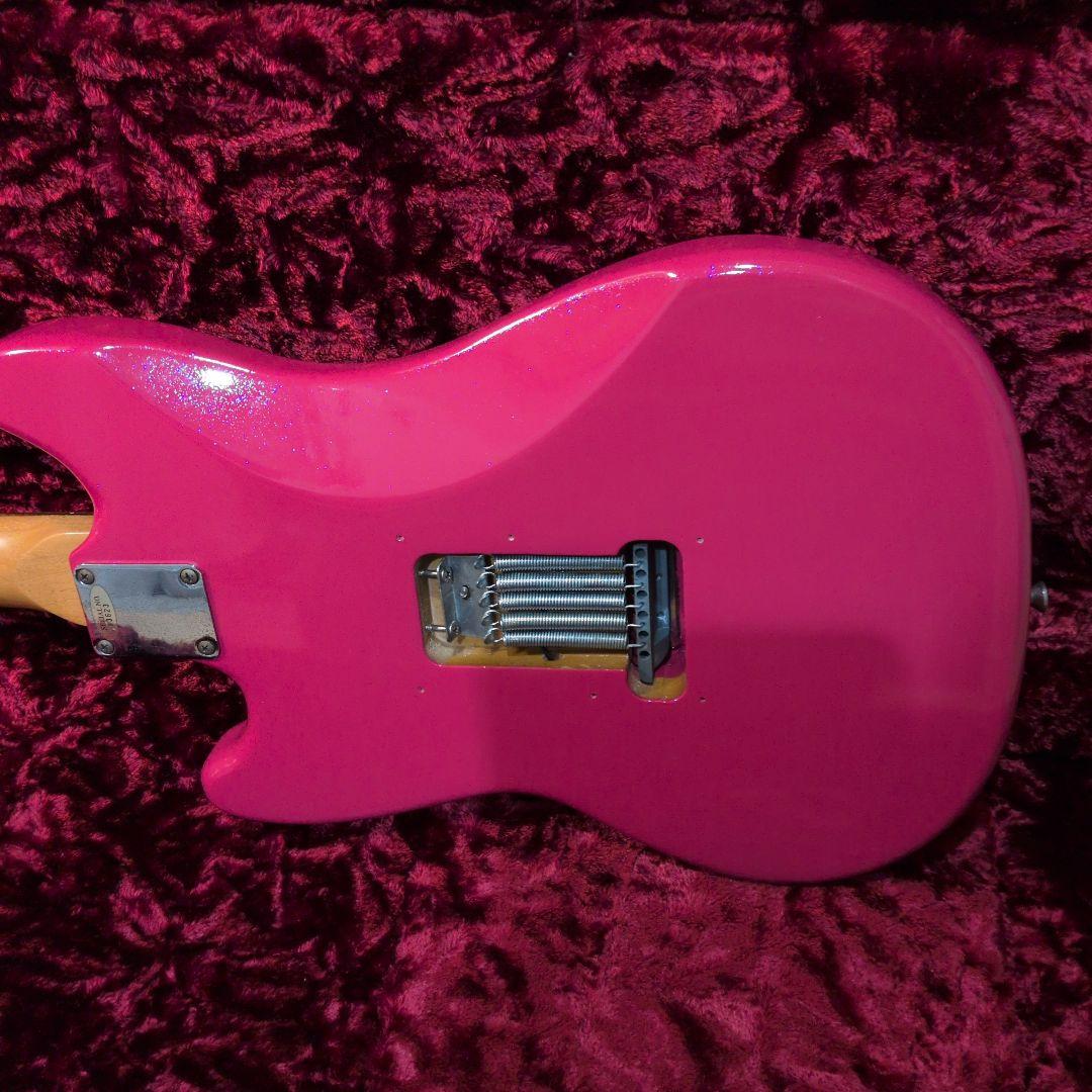 Vintageムスタング　エレキ　 ラメピンク　ERNIEBALL張り替えました