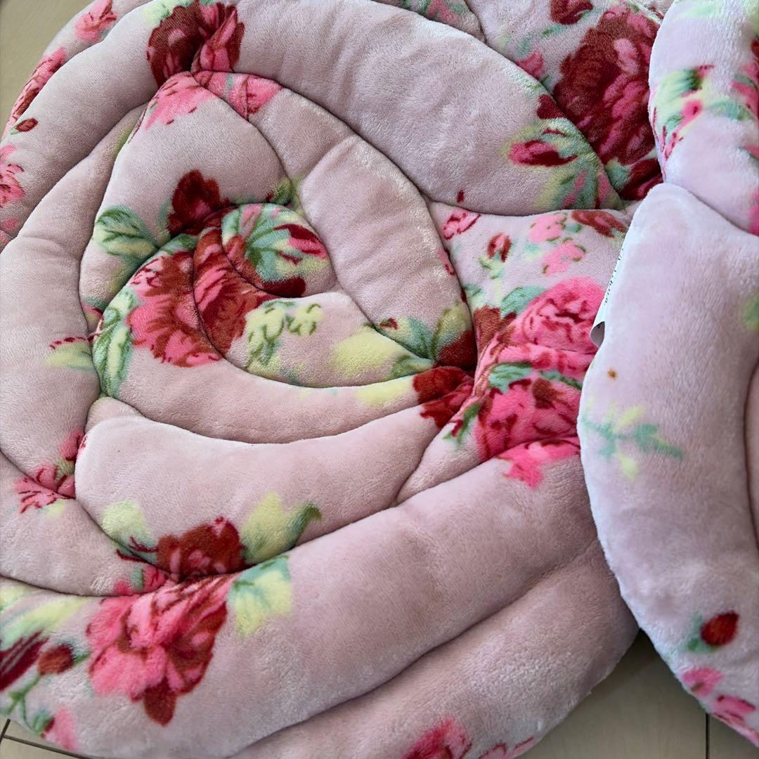 可愛い螺旋状花柄座布団4枚