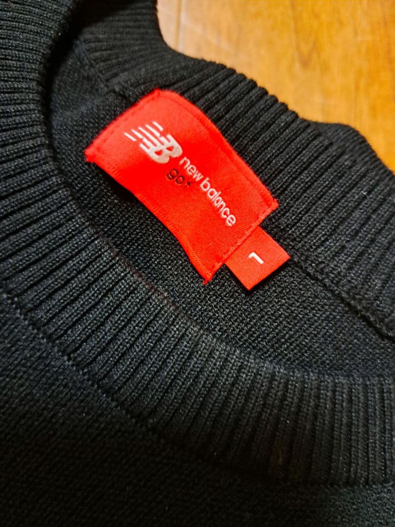 new balanceレデースセーター