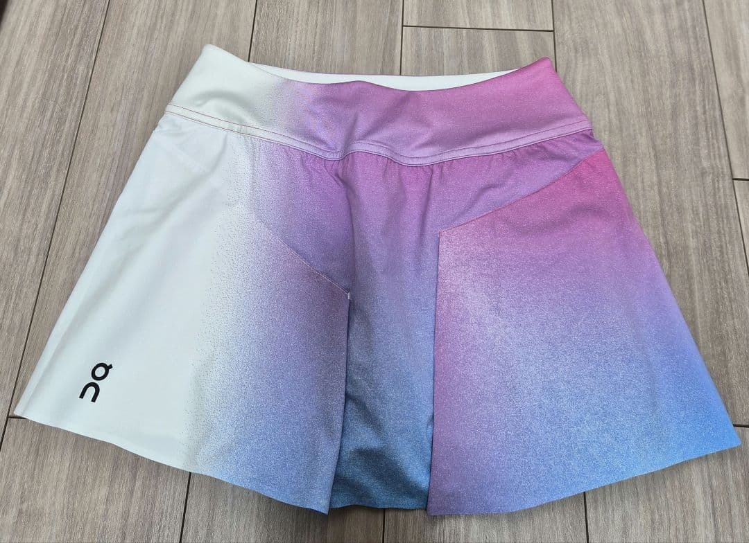【美品】on テニスプリーツスコート 海外Sサイズ