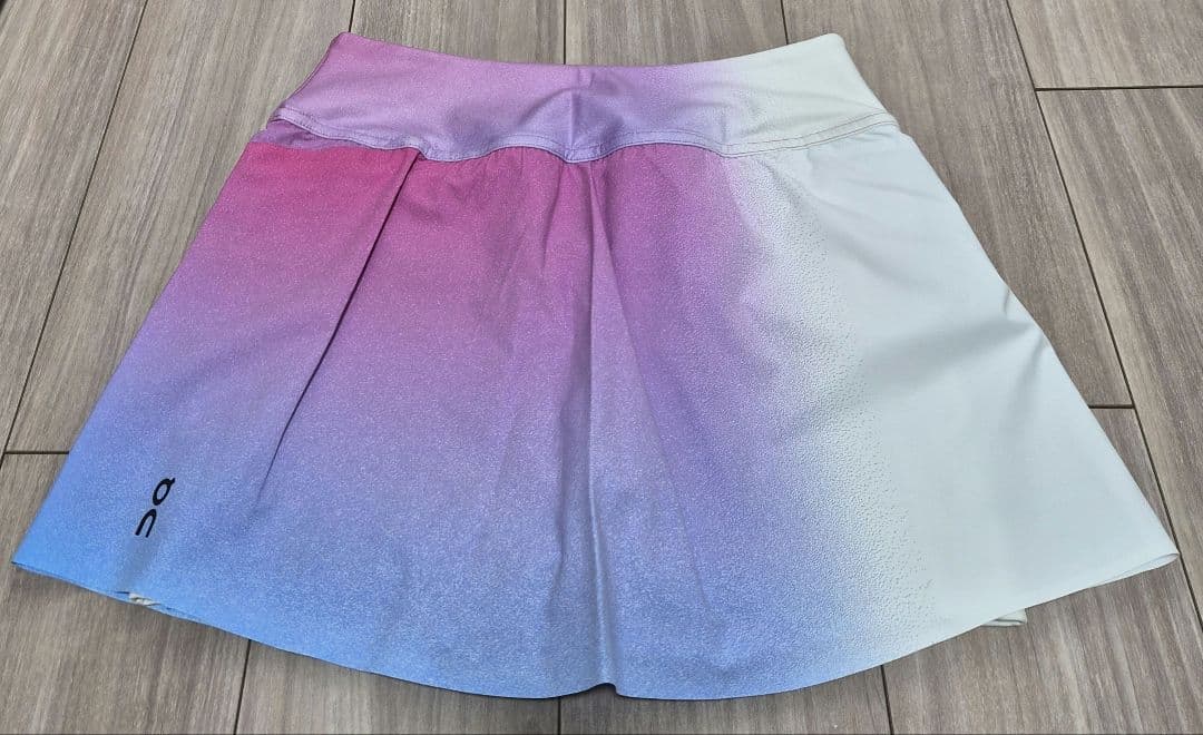 【美品】on テニスプリーツスコート 海外Sサイズ