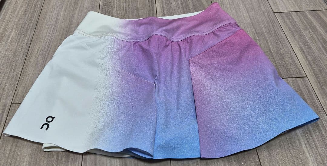 【美品】on テニスプリーツスコート 海外Sサイズ