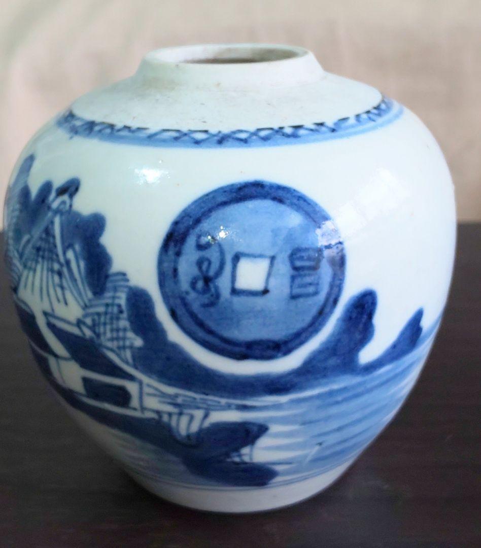 中国美術 成化年製　白磁染付　古銭山水絵図壺