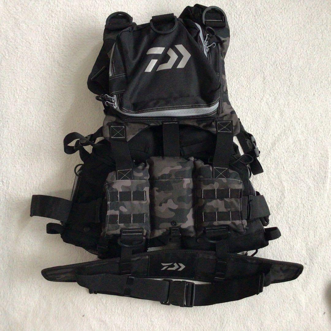 [ほぼ未使用・美品]ダイワ ベンチクールゲームベストIV DF-6109^_^