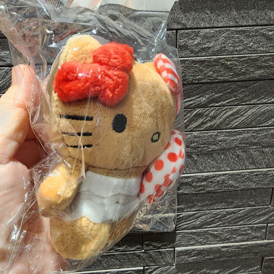 Lovetoxicハローキティコラボ 日焼けマスコットキーチェーバッグチャーム