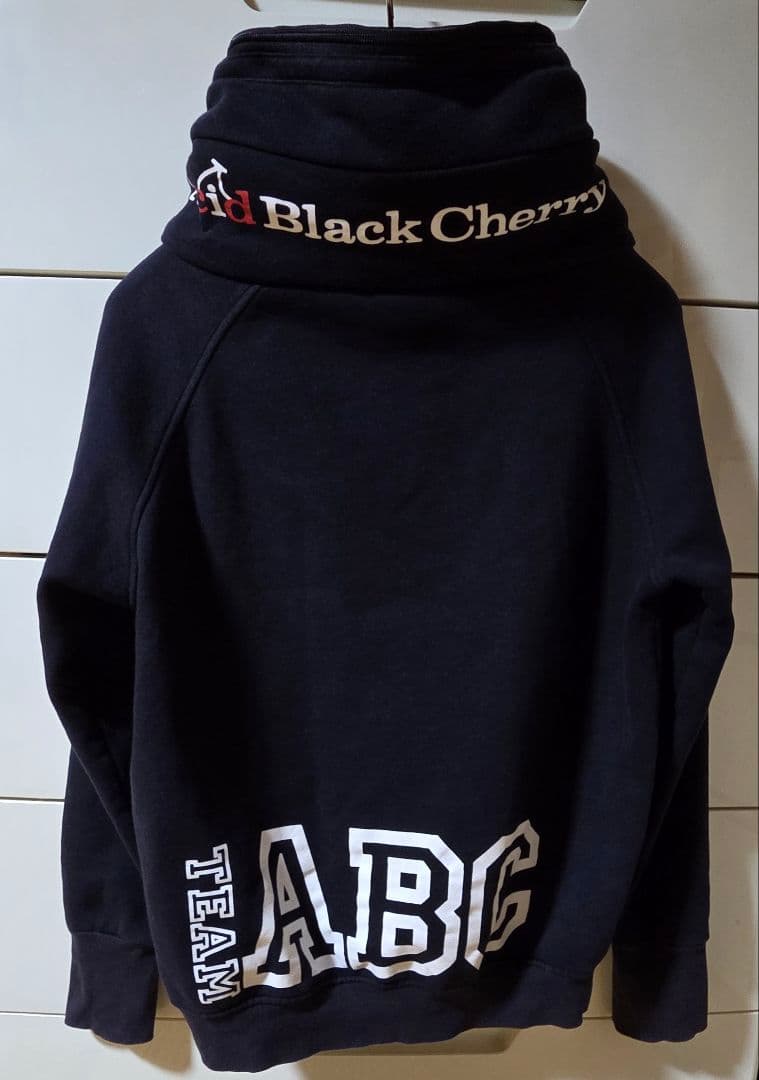 Acid Black Cherry ボリュームネックパーカー